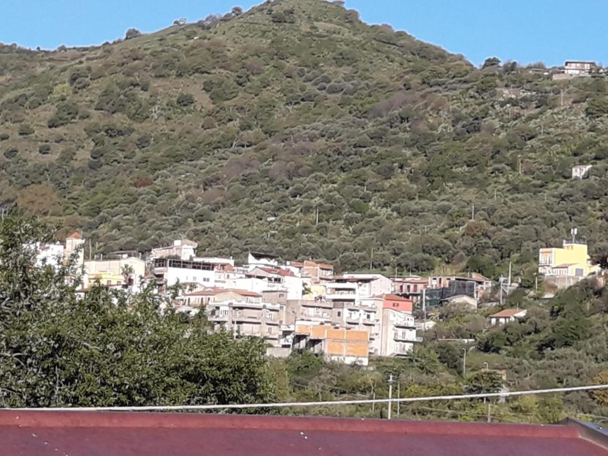 Casa Di Lucia Lägenhet Forza dʼAgro Exteriör bild