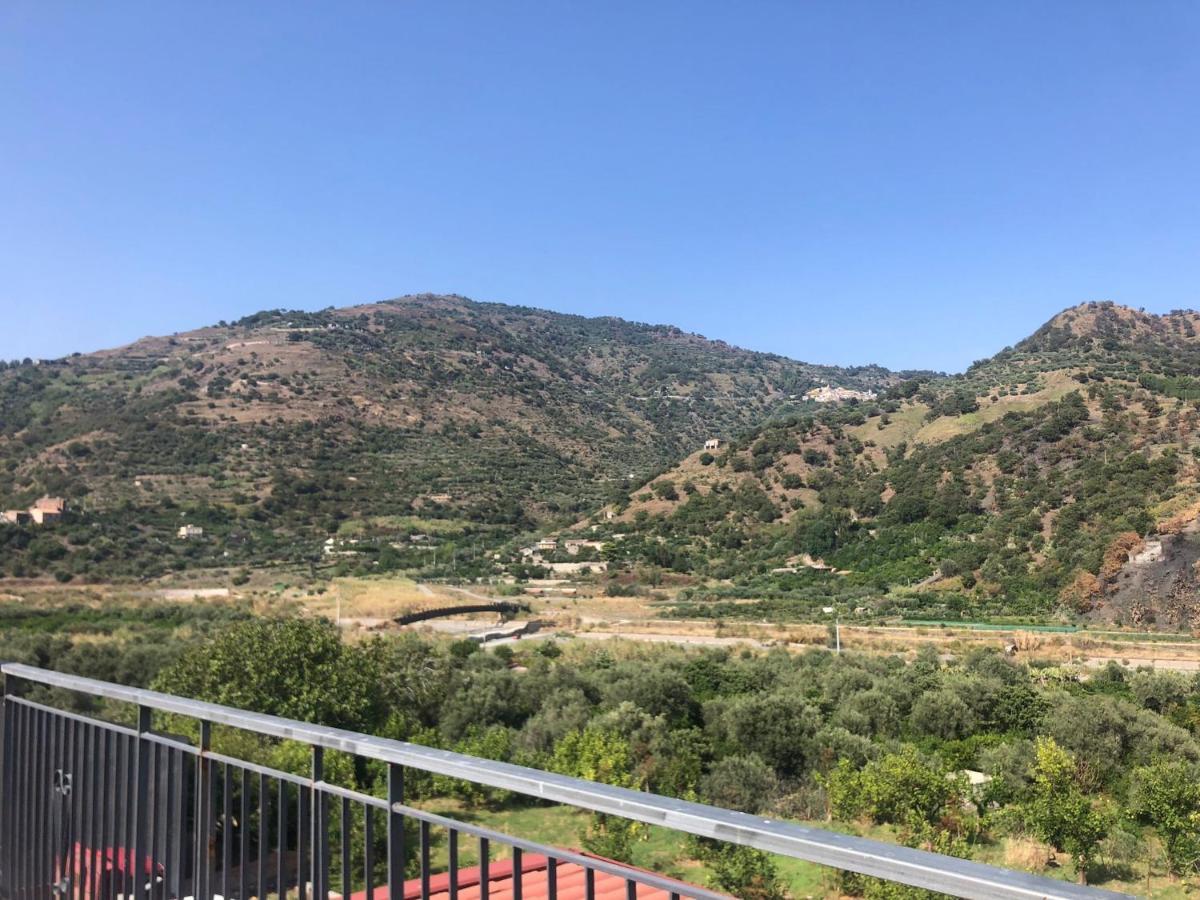 Casa Di Lucia Lägenhet Forza dʼAgro Exteriör bild
